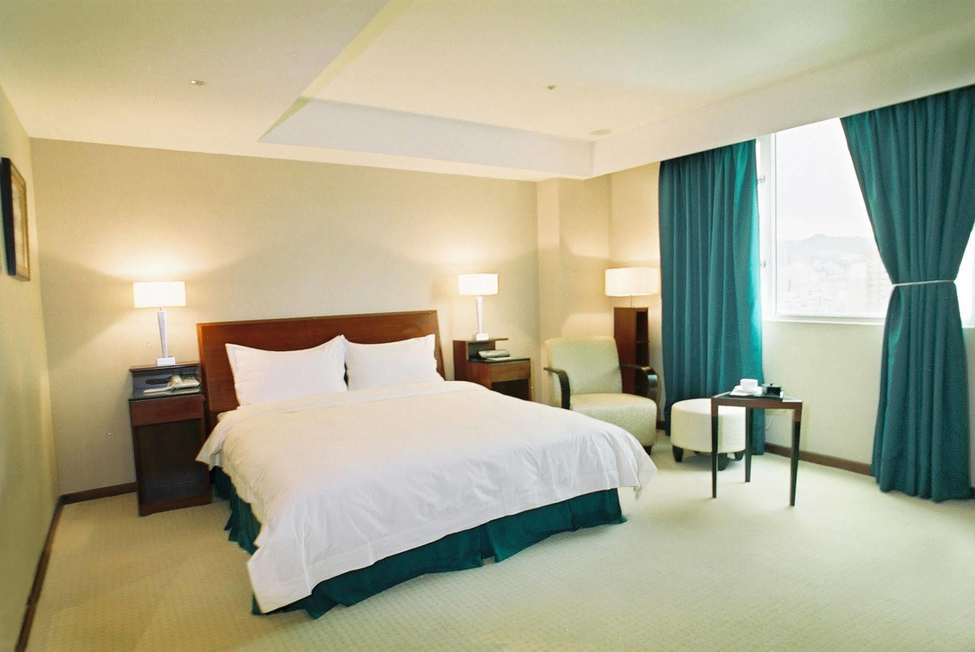 Family Hotel Taipei Zhonghe  Exterior photo